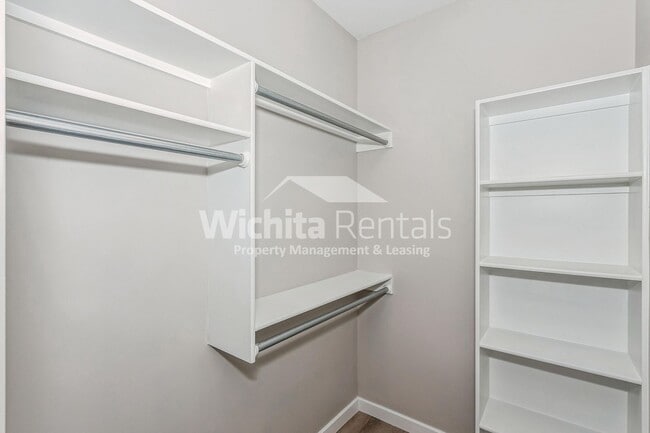 Building Photo - 4 bed / 2 bath - Move in ready!!!