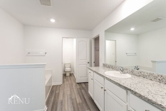 Building Photo - 2931 Jackson Smt