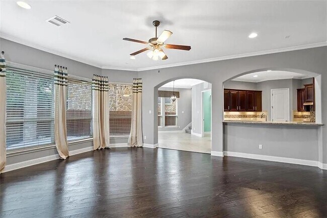 Building Photo - 409 Spanish Mustang Dr