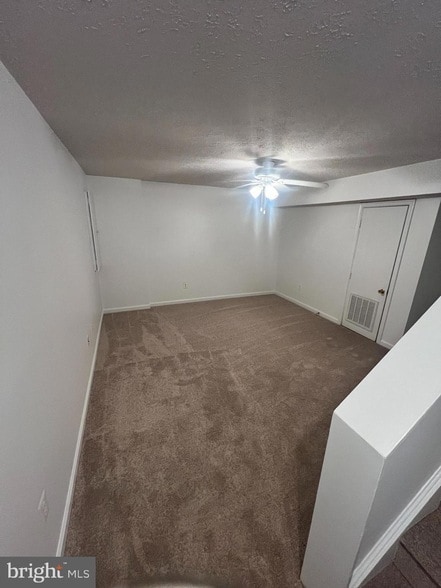 Building Photo - 405 Carnaby St