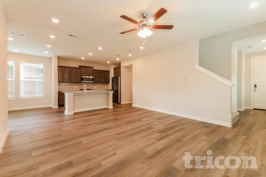 Building Photo - 2528 Finch Holw Dr