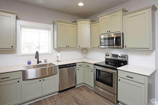 4BR, 3.5BA - 1,702 SF - The Villas at Forest Hills