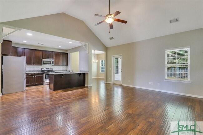 Building Photo - 136 Waverly Way