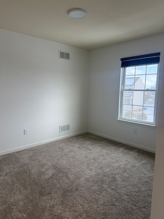 Building Photo - 12-12 Creekside Dr