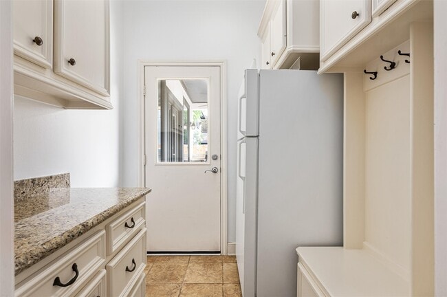 Building Photo - 4523 Maple St