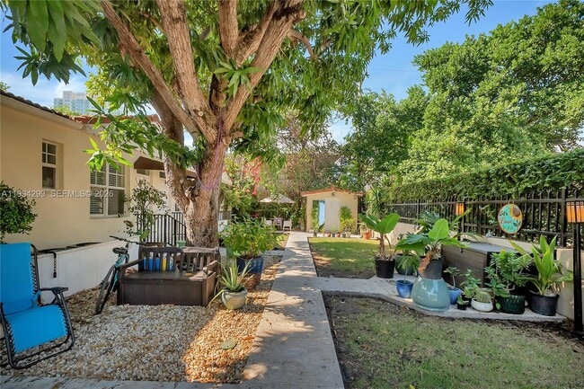 Building Photo - 814 Lenox Ave.