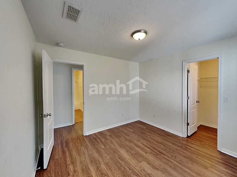 Building Photo - 331 Valley Edge Dr