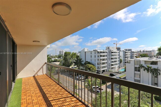 Building Photo - 9300 Bay Harbor Terrace
