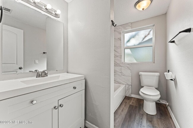 Building Photo - 4044 Hunter Cir