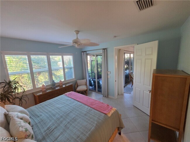 Building Photo - 10640 Camarelle Cir