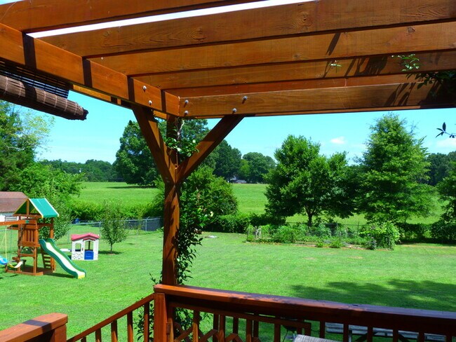 Building Photo - 211 Sandlewood Dr