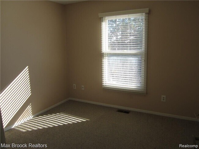 Building Photo - 4250 Breckenridge Dr