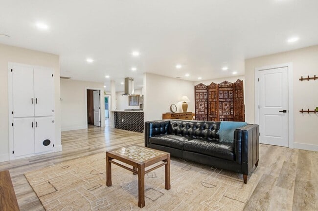 Building Photo - 1418 Marshall St