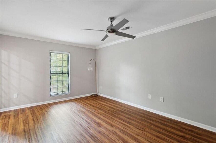 Building Photo - 23214 Plantation Dr NE