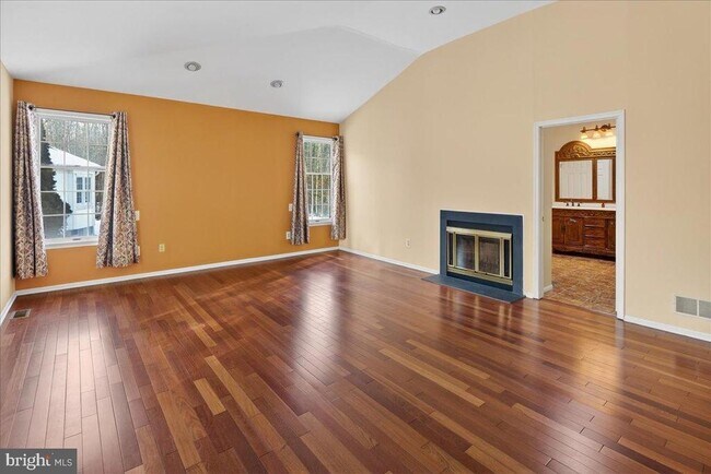 Building Photo - 7 Redwood Ct