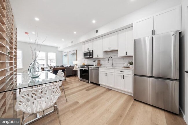 Building Photo - 750 19th St NE