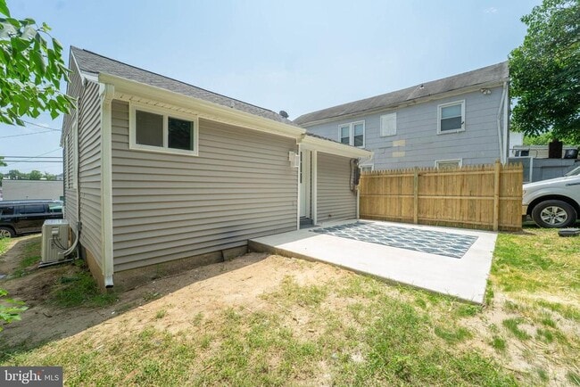 Building Photo - 16 Parole St