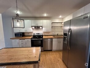 Building Photo - New Appliances, Carpet & Paint 2 Bed 1.5 B...