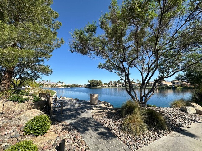Building Photo - STUNNING DESERT SHORES MINUTES FROM THE LAKES!!!