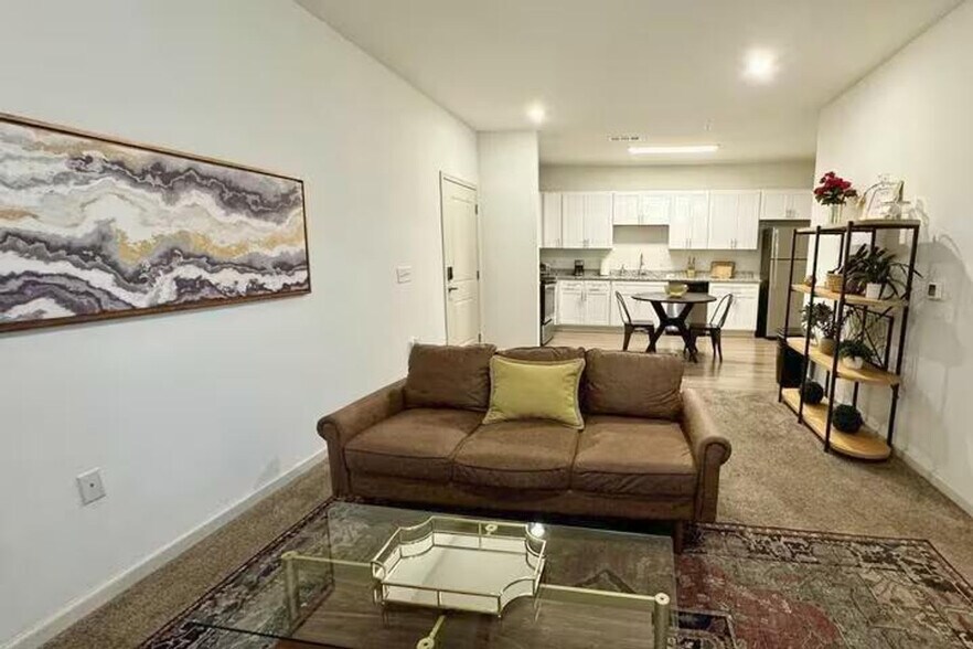 Building Photo - 8165 Windsor Hill Blvd