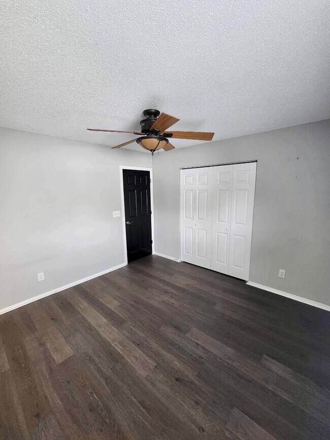 Building Photo - 608 Twisted Willow Ct