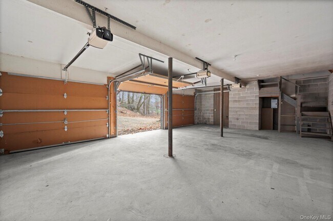 Building Photo - 82 Shingle House Rd