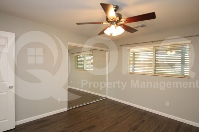 Building Photo - 8033 E Weldon Ave