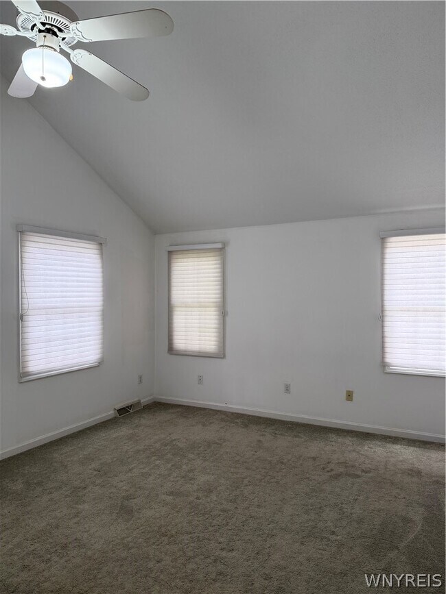 Building Photo - 304 Forest Edge Dr