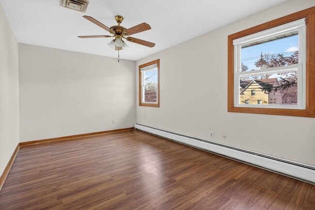 Building Photo - 352 Rahways Rd