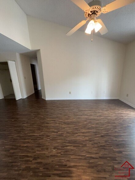 Building Photo - 430 Oriole Dr