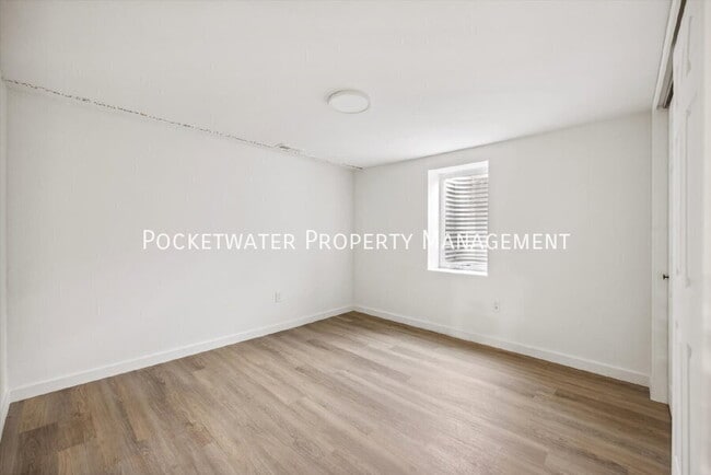 Building Photo - 305 W Geneseo St