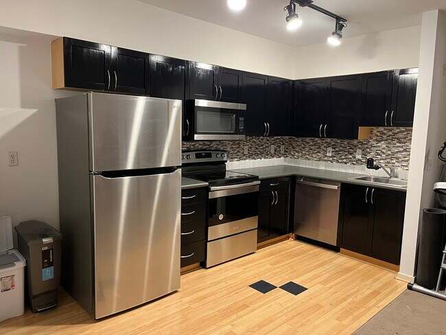 Building Photo - 118 107th Ave NE