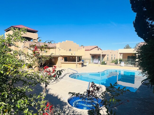 Building Photo - TOWNHOME - COTTONWOOD - HOA Cottonwood Square Commons