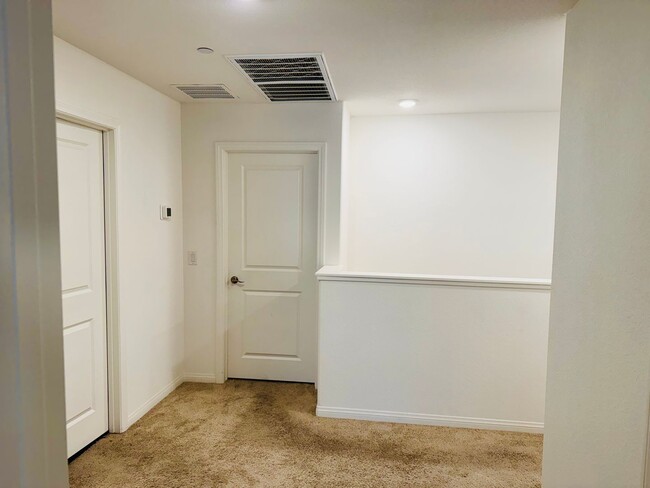 Building Photo - Semi-Furnished 3-bedroom, 2.5-bath townhou...