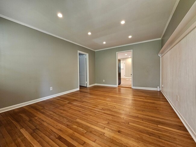 Building Photo - 303 Brandywine Rd