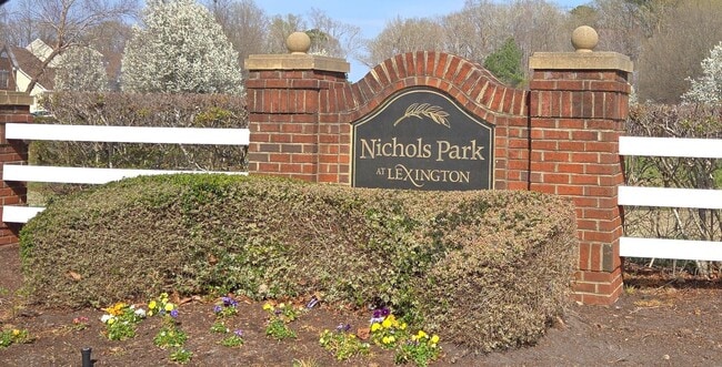 Building Photo - Virginia Beach living at its BEST!