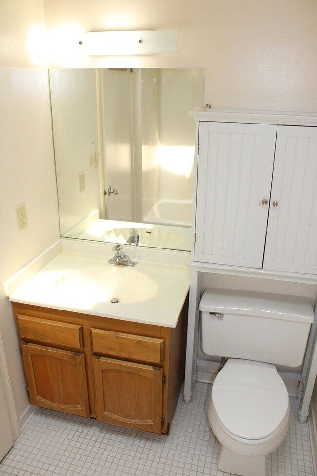 Building Photo - Conveniently Located- Three Bedroom Home Annapolis, MD