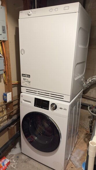 Building Photo - 726 Logan Ave S