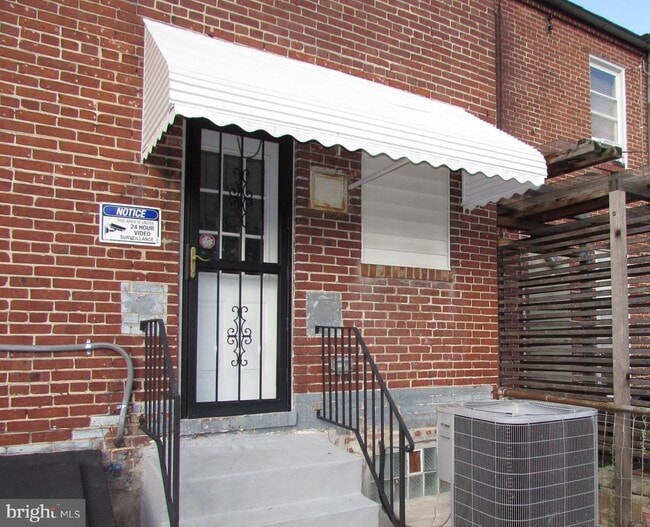 Building Photo - 2735 Chesterfield Ave