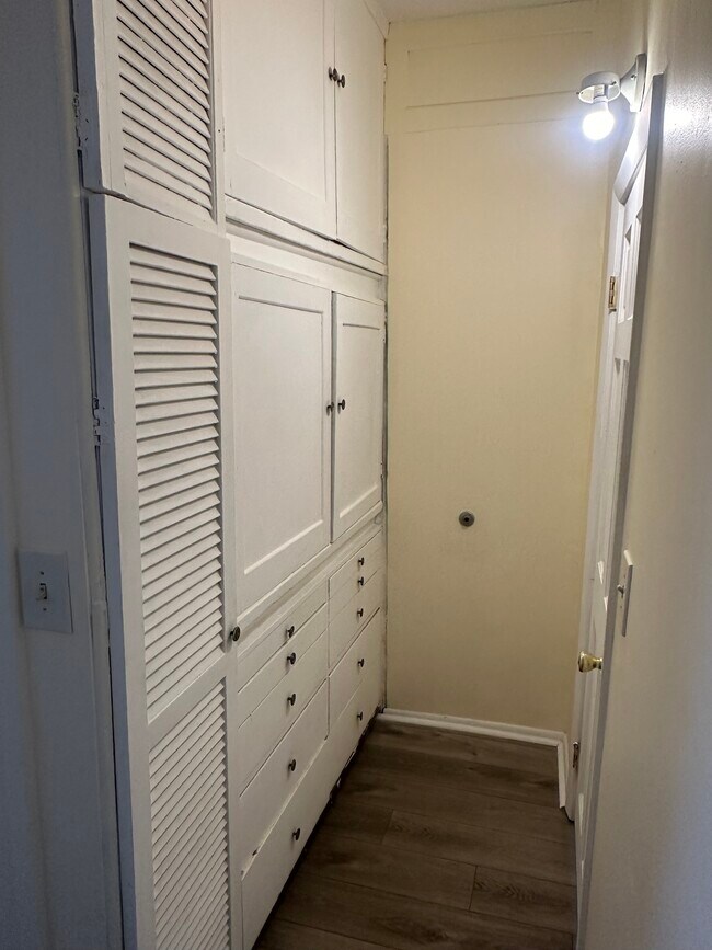 Building Photo - 534 S Pearl St