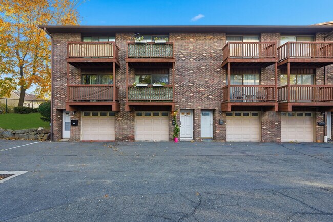 Building Photo - 382 Knapps Hwy