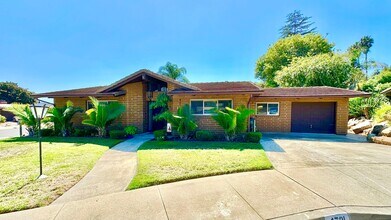 Building Photo - Beautifully Appointed & Fully Furnished, S...