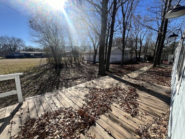 Building Photo - Cozy 2-bedroom, 1.5-bathroom home