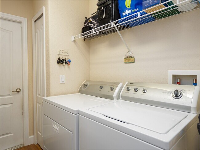 Building Photo - Move in with Zero Deposit! Turnkey Furnish...