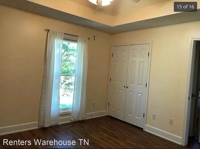 Building Photo - 3 bed/3bth with pool and garage. Country l...