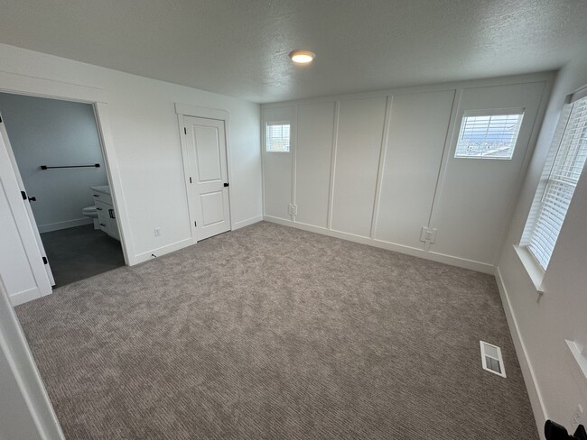 Building Photo - 526 Rizzini Wy
