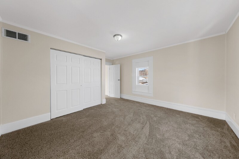 Building Photo - 204 E 2nd St