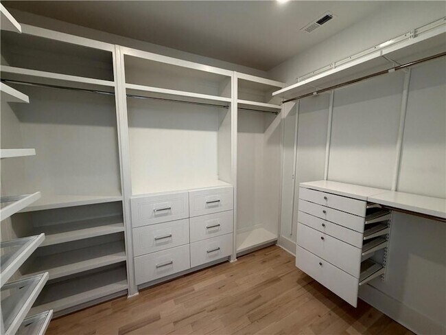 Building Photo - 2385 Nesbitt Dr NE