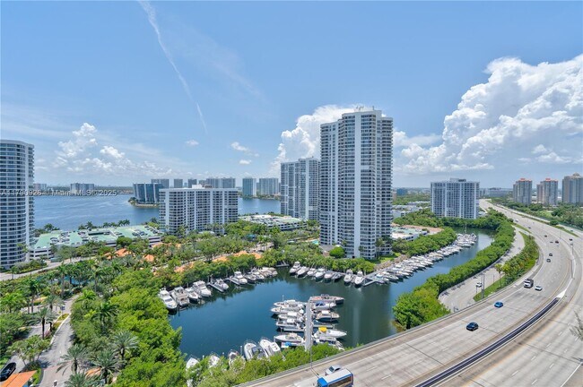 Building Photo - 19400 Turnberry Way
