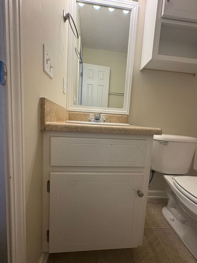Building Photo - 125 Winthrope Ln